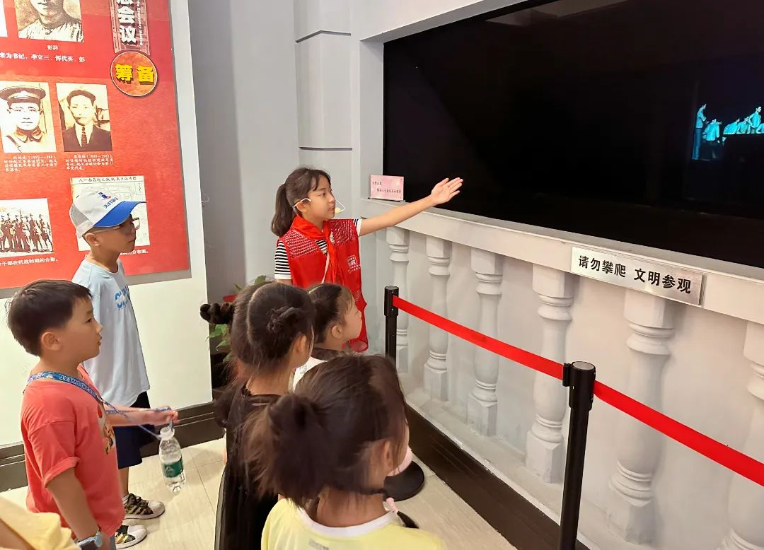 1733992683187335.jpg b9bf48313676a3657a0b8bb3775409fd.jpg